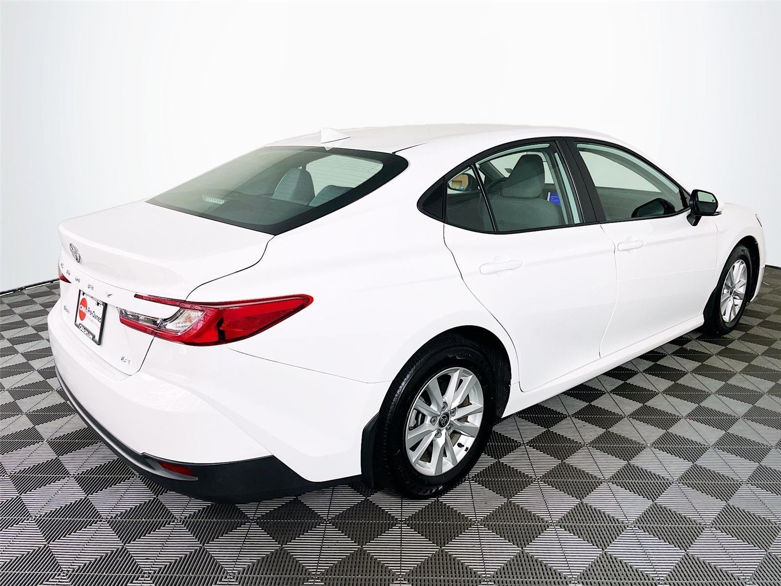 Used 2025 Ice Cap Toyota LE image 9