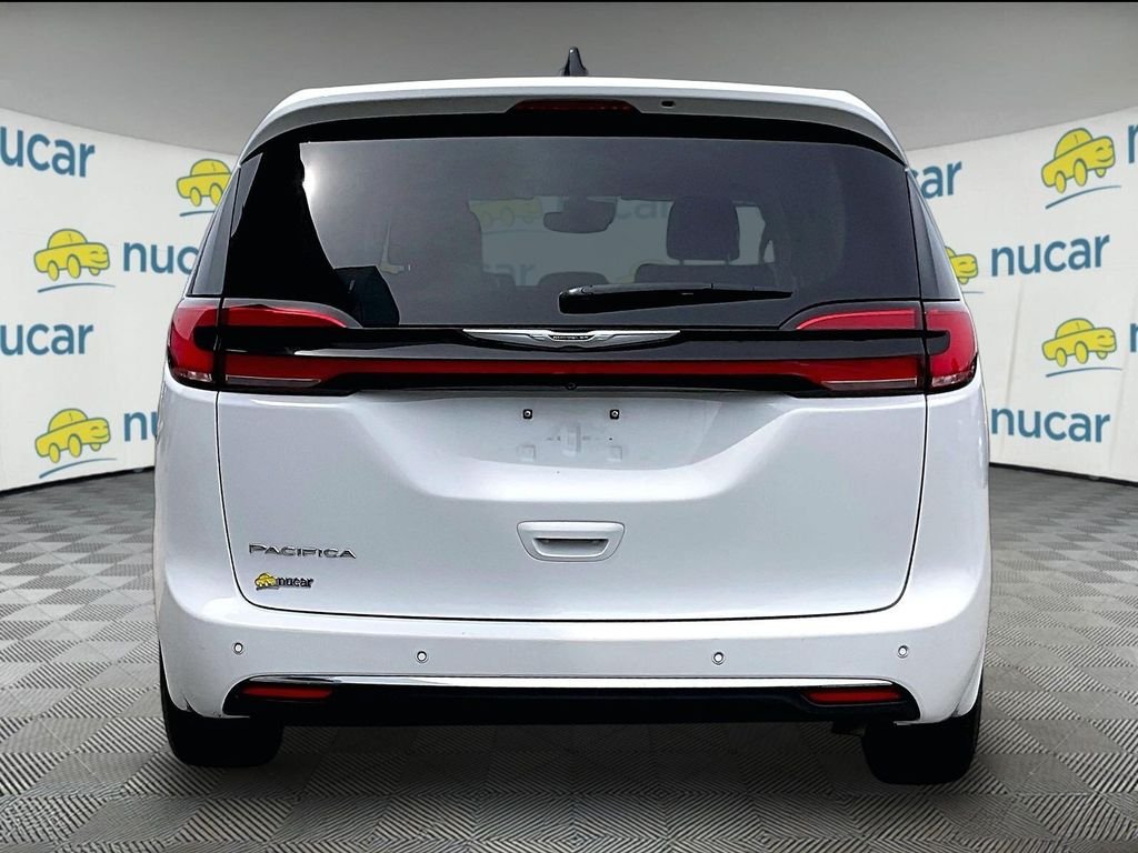 Used 2023 White Chrysler Touring L image 5