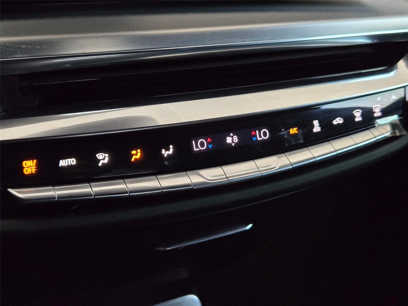 Used 2024  cadillac Sport image 21
