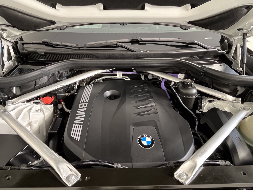 Used 2026 White BMW xDrive40i image 18