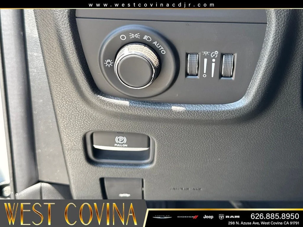 New 2026 Silver Zynith Exterior Paint Jeep  image 23