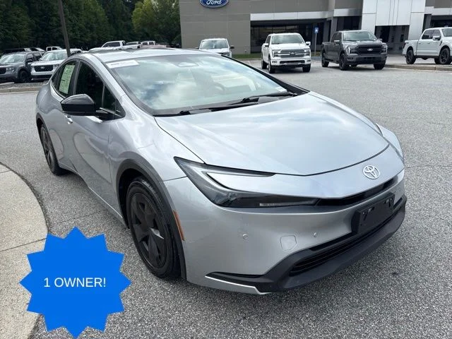 Used 2025  Toyota LE image 2