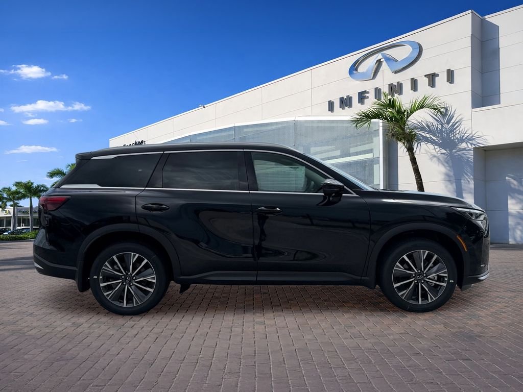 New 2027 MINERAL BLACK INFINITI Luxe FWD image 6