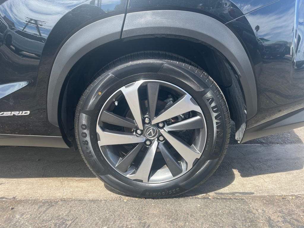 Used 2019 Black Lexus 300h image 31