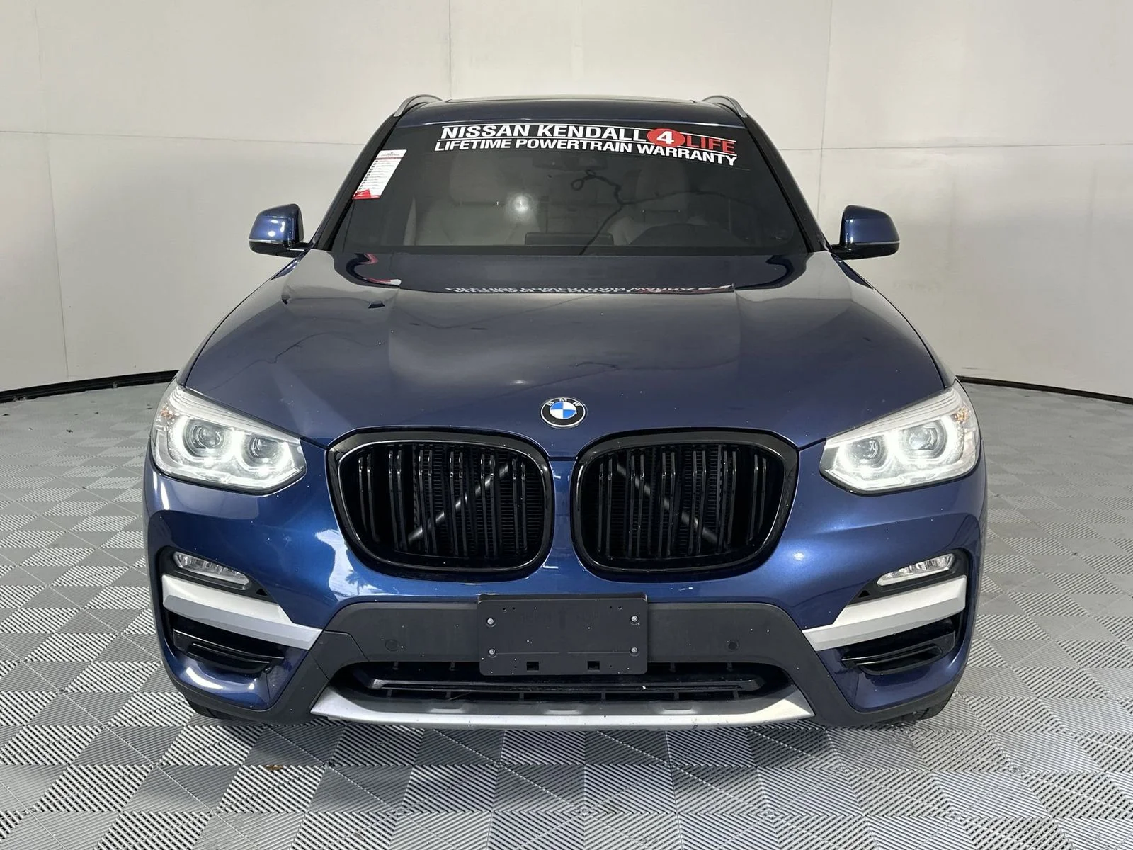 Used 2019 Blue BMW xDrive30i image 3