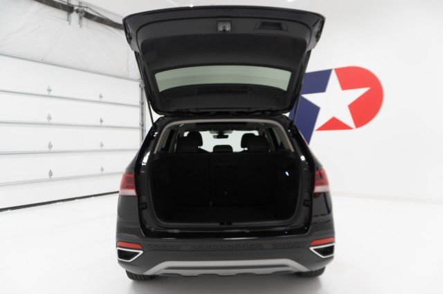 Used 2024 BLACK Volkswagen SE image 9