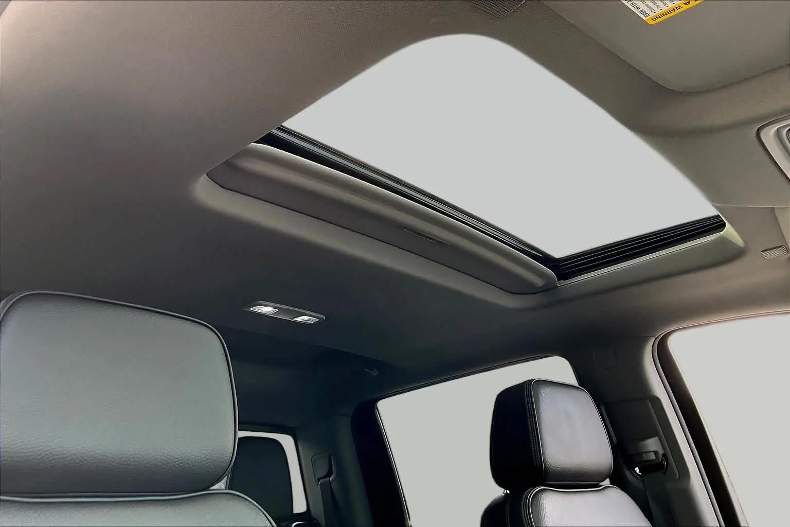 Used 2023 White Frost Tricoat GMC Denali image 14