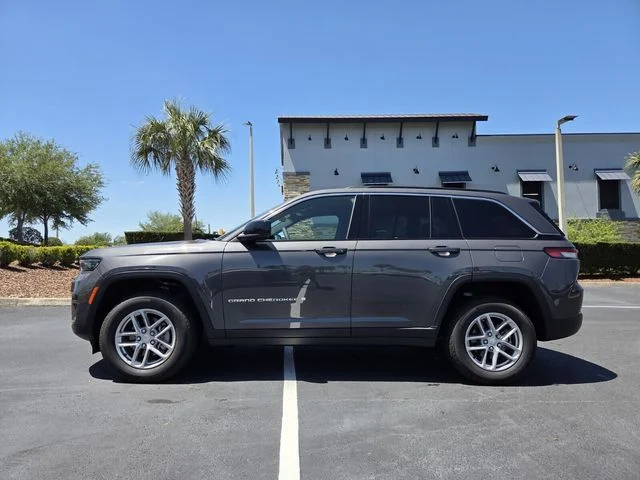 Used 2025 Gray Jeep Laredo X image 3