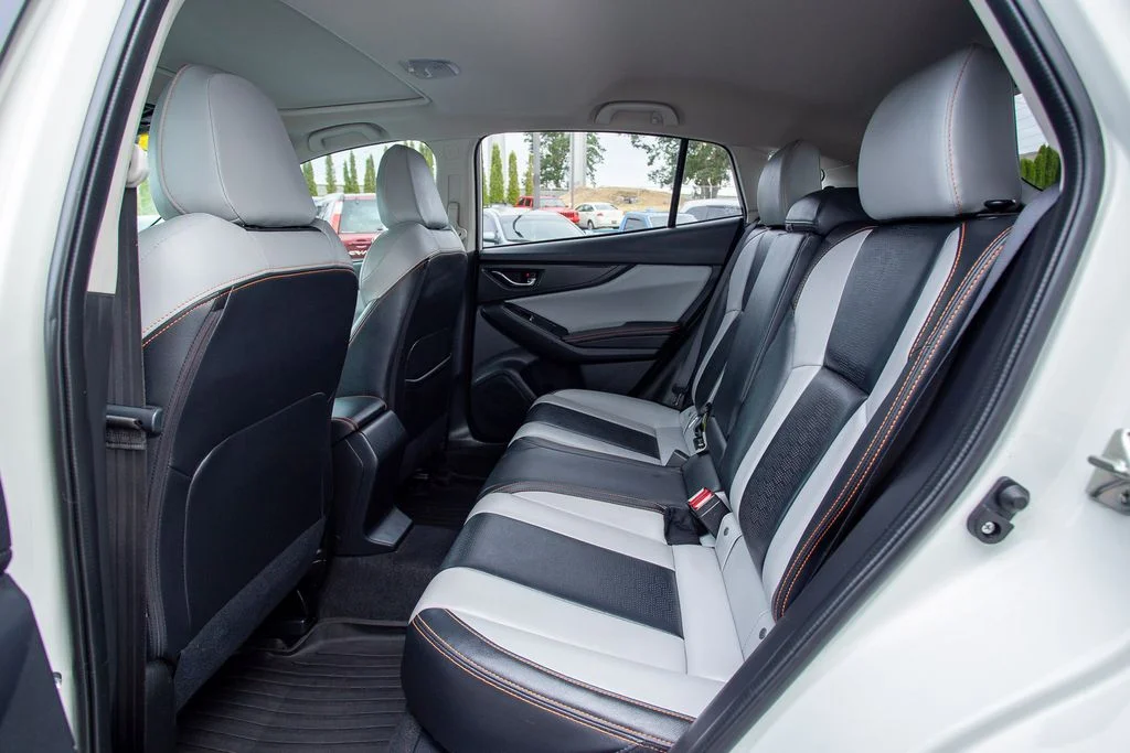 Used 2020 Crystal White Pearl Subaru Limited image 17