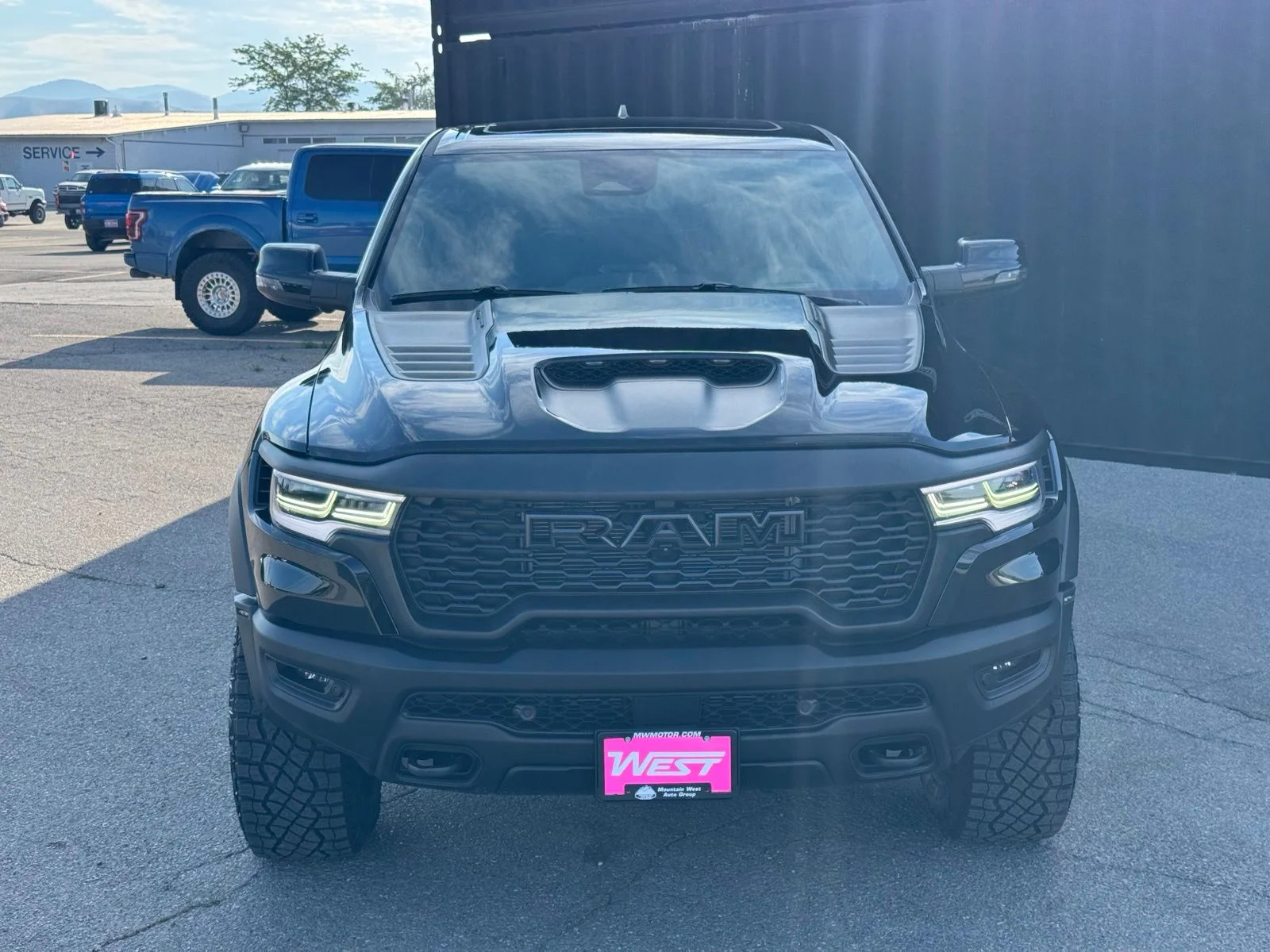New 2026 Diamond Black Crystal Pearl-Coat Exterior Paint RAM RHO image 3