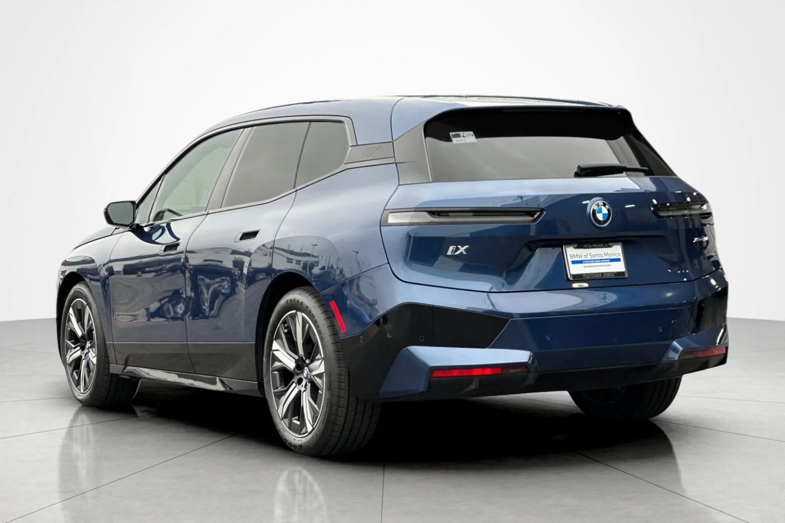 Used 2023 Phytonic Blue Metallic BMW xDrive50 image 3
