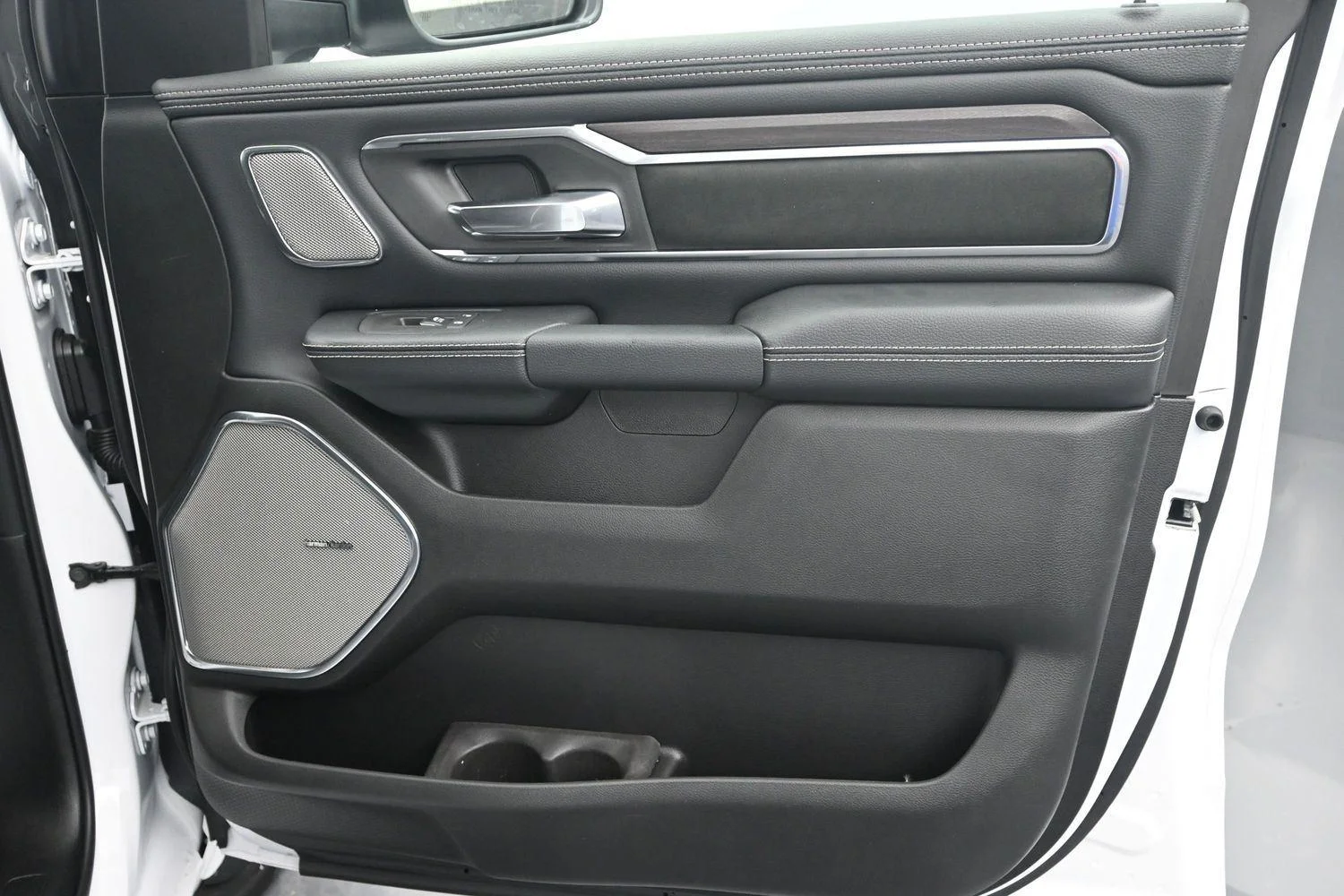 New 2026 Bright White Clear-Coat Exterior Paint RAM Laramie image 9