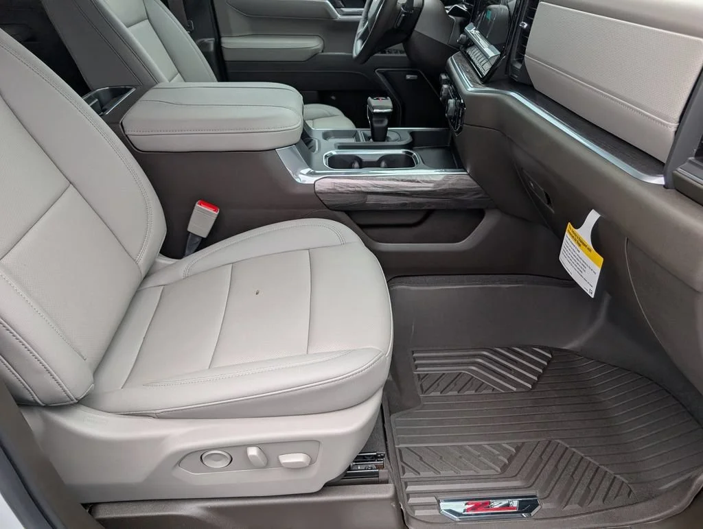 New 2026 Summit White Chevrolet LTZ image 27
