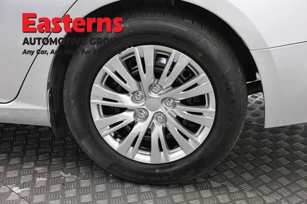 Used 2023 Silver Nissan 2.5 S image 32