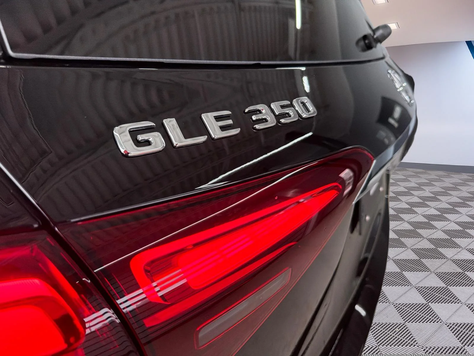 Used 2025 Black Mercedes-Benz Gle 350 4matic Suv image 32
