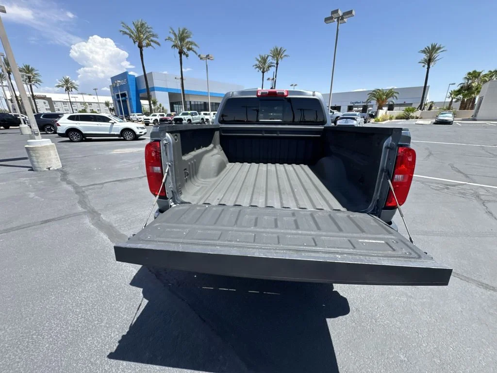 Used 2022 Gray Chevrolet Z71 image 26