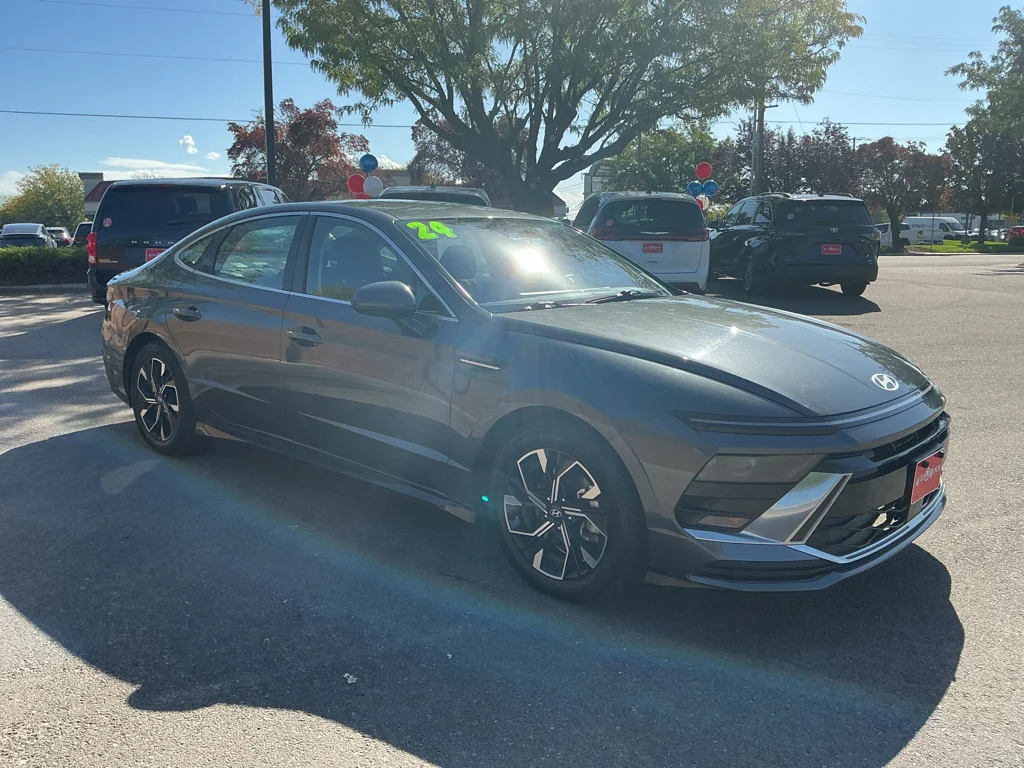 Used 2024 Portofino Gray Hyundai SEL image 3