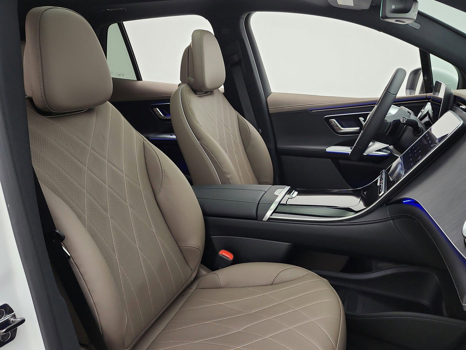 New 2026 Polar White Mercedes-Benz EQE 320 4MATIC® SUV image 32