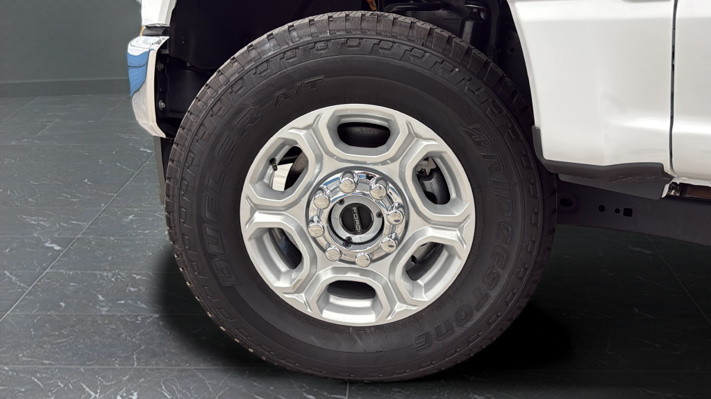 Used 2026 Oxford White Ford XLT image 33