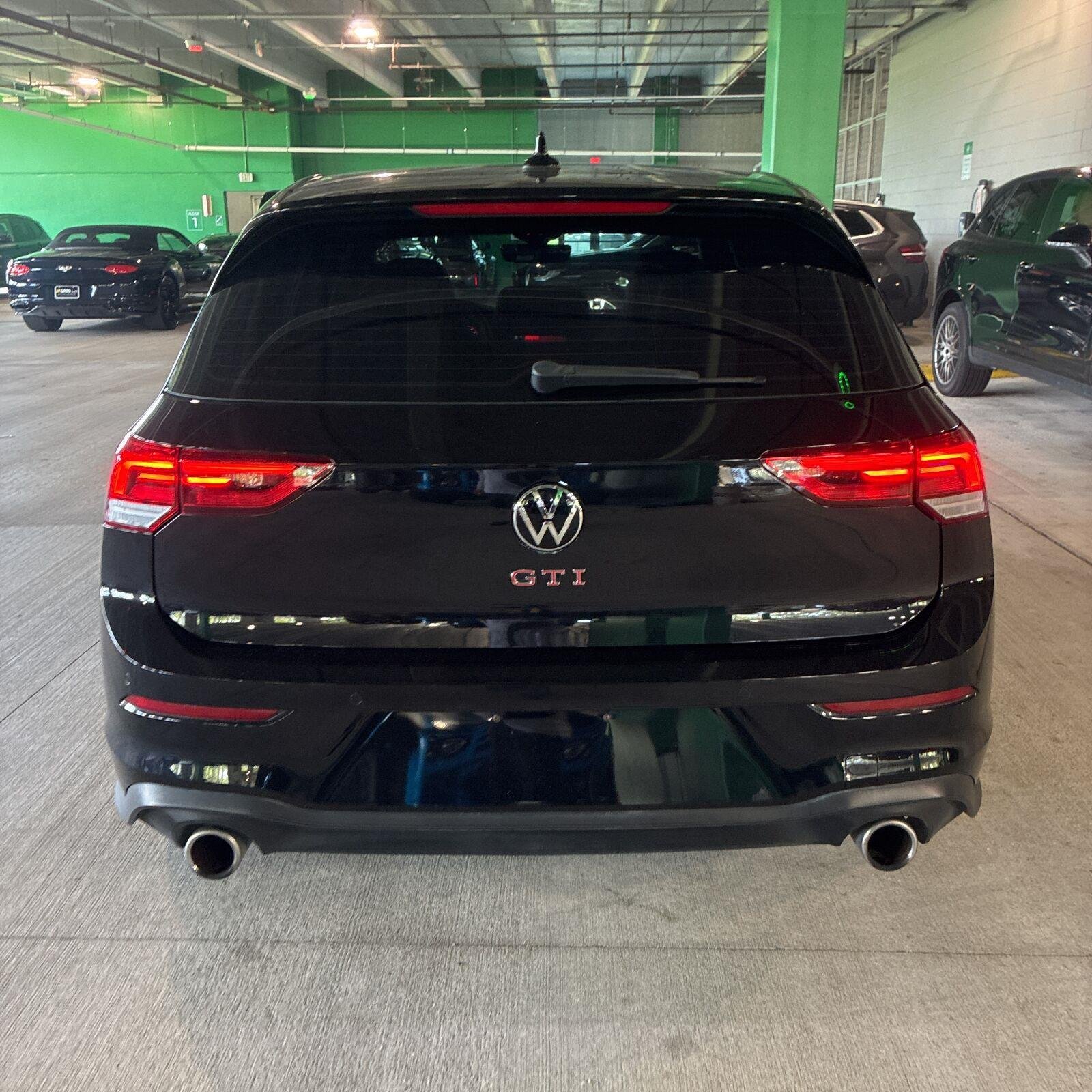 Used 2024 Deep Black Pearl Volkswagen SE image 4