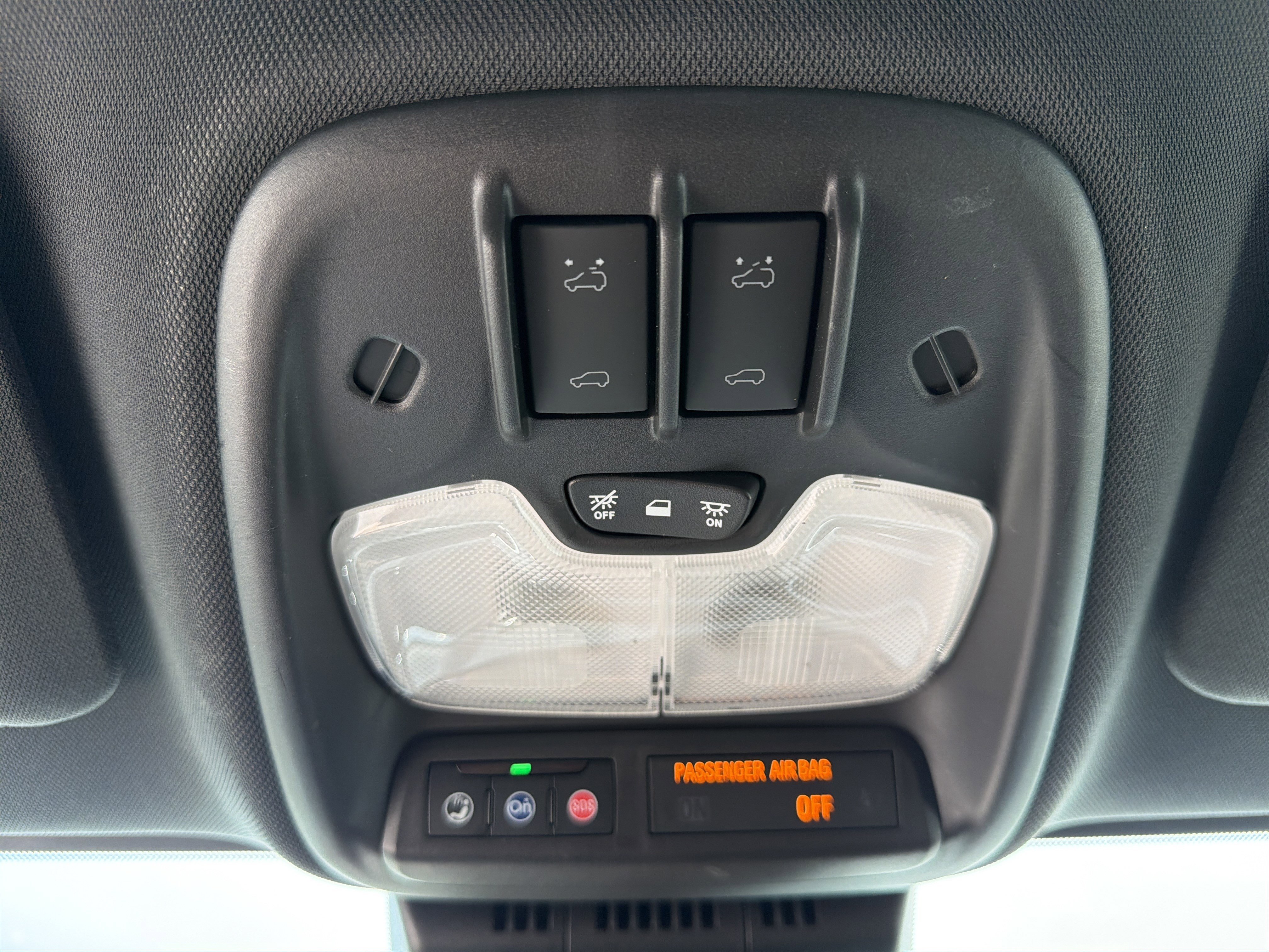 Used 2023 Summit White GMC 4WD AT4 image 18