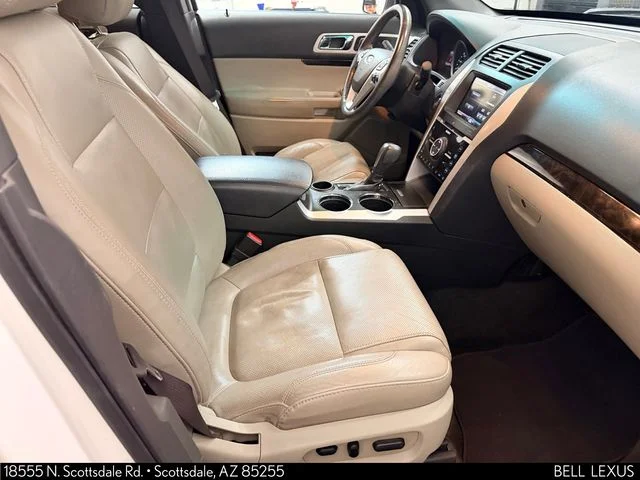 Used 2012 White Ford Limited image 12