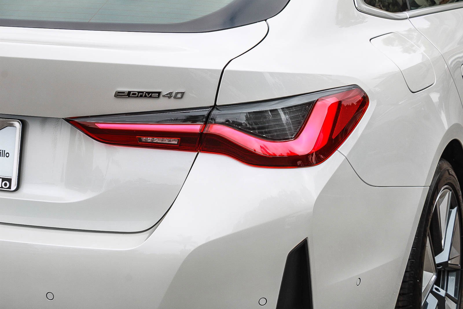 New 2026 Mineral White Metallic BMW eDrive40 image 7