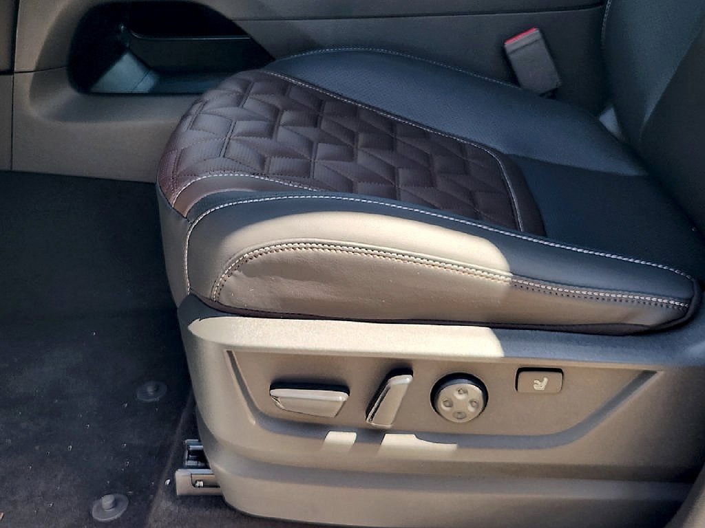 New 2026 Everest White TriCoat / Super Black Two-tone Nissan Platinum Reserve image 33