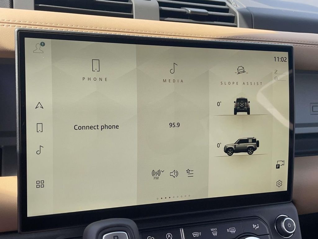 New 2026 Fuji White Land Rover V8 image 24