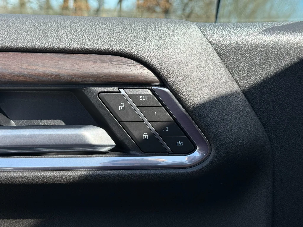 2026 GMC Sierra 1500 SLT - Photo 23