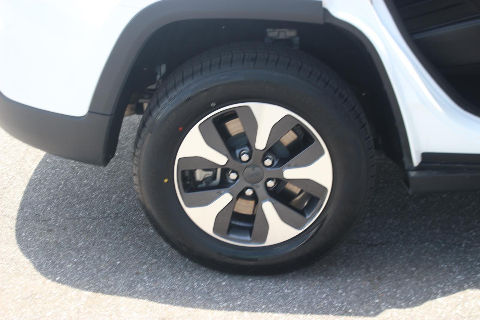 Used 2024 White Jeep 4x4 image 43