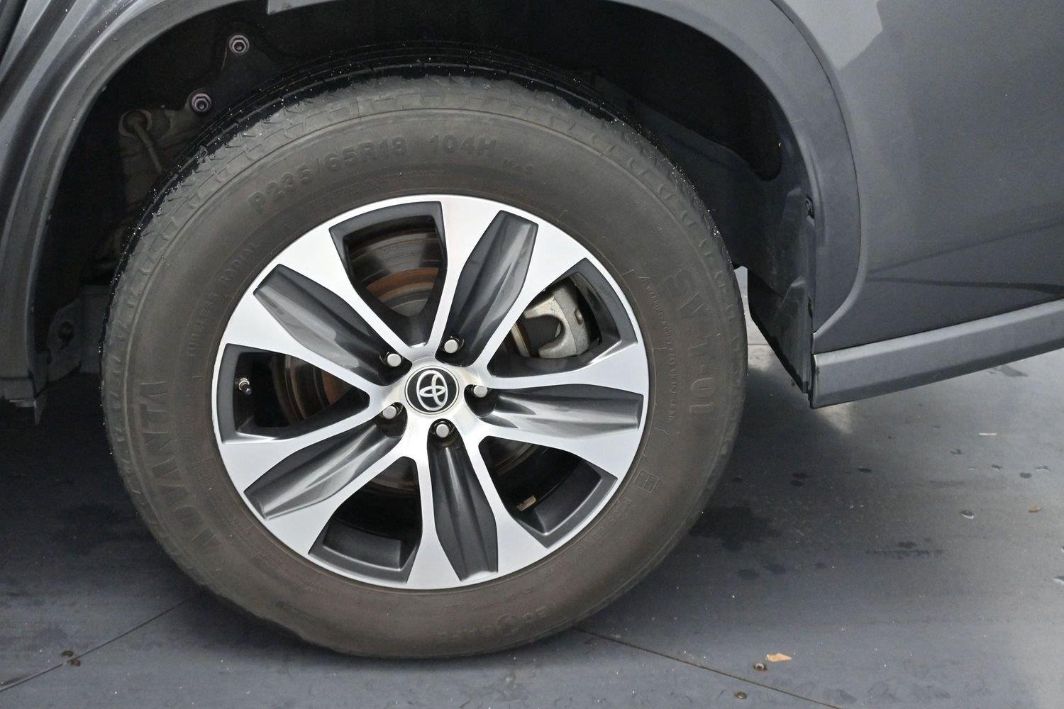 Used 2022 Magnetic Gray Metallic Toyota XLE image 41