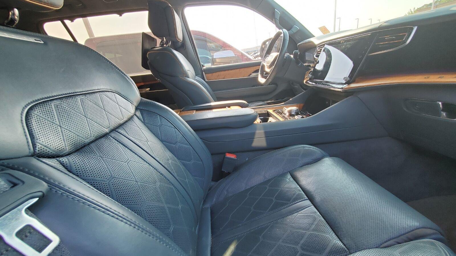 Used 2022 Midnight Sky Jeep Series III image 4