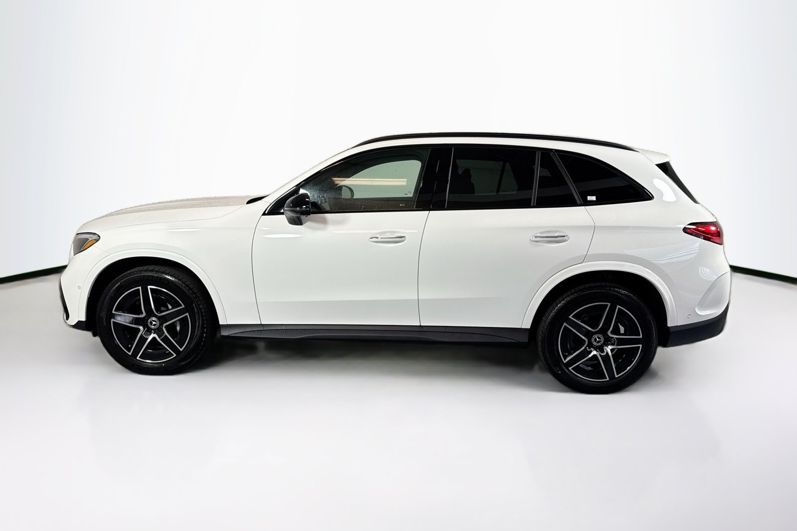 New 2026 Polar White Mercedes-Benz GLC 300 image 8