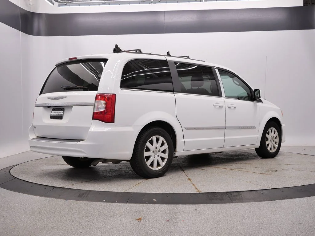 Used 2014 White Chrysler Touring image 5