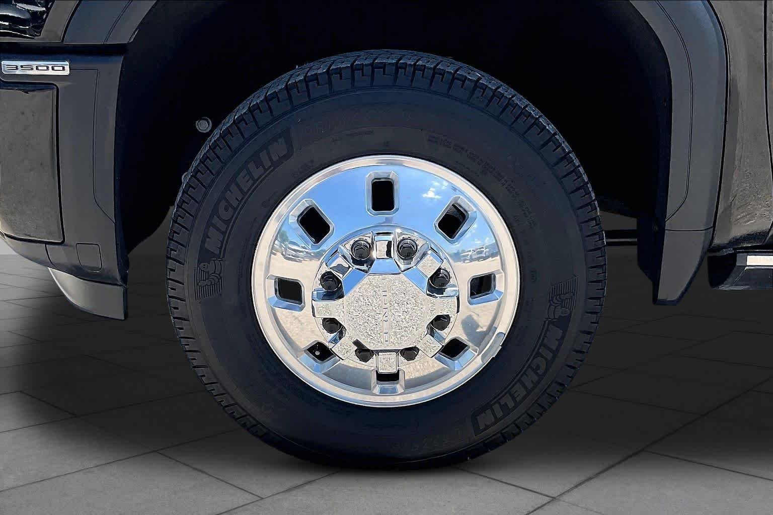 Used 2024 Onyx Black GMC Denali DRW image 11