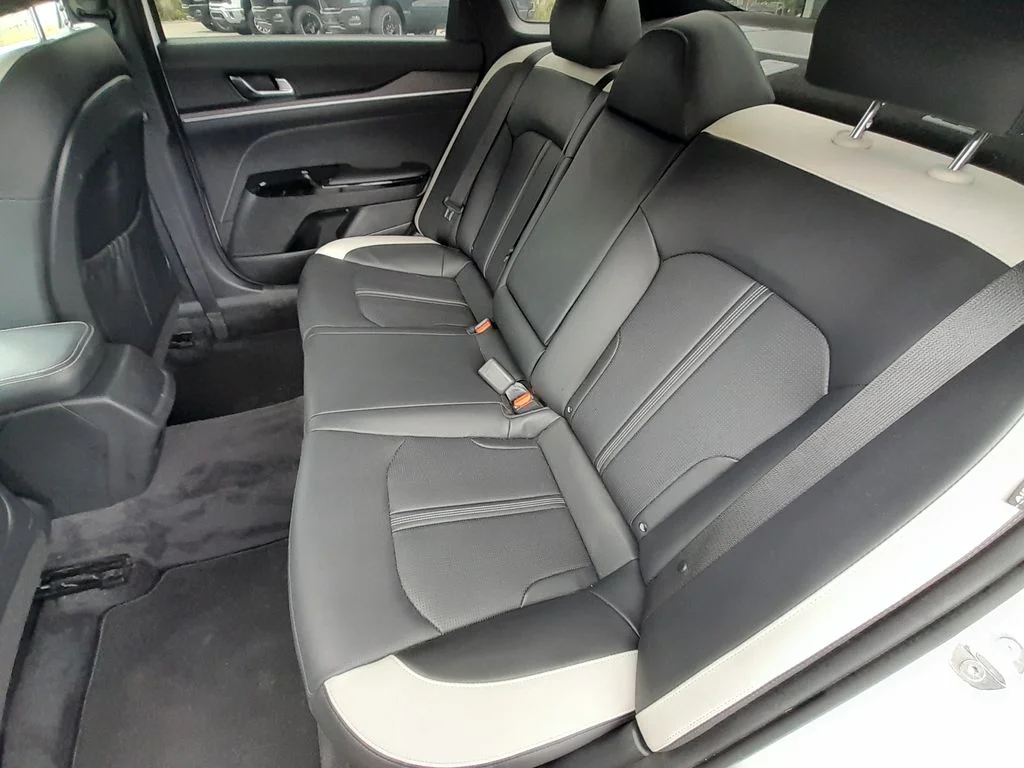 Used 2025 White Kia GT-Line image 36
