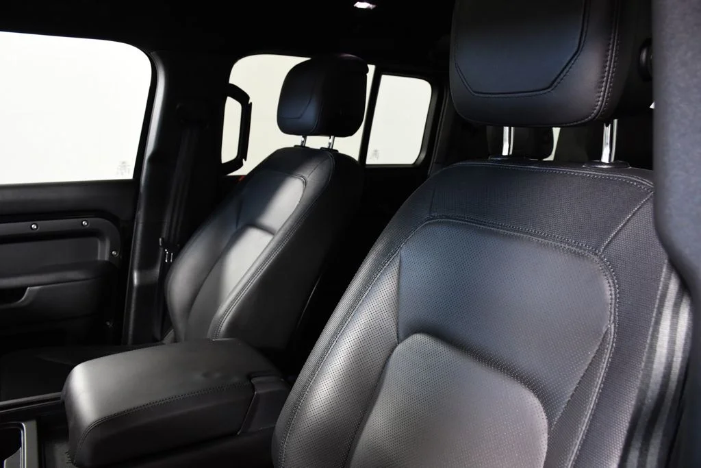 Used 2023 Santorini Black Metallic Land Rover X-Dynamic SE image 17
