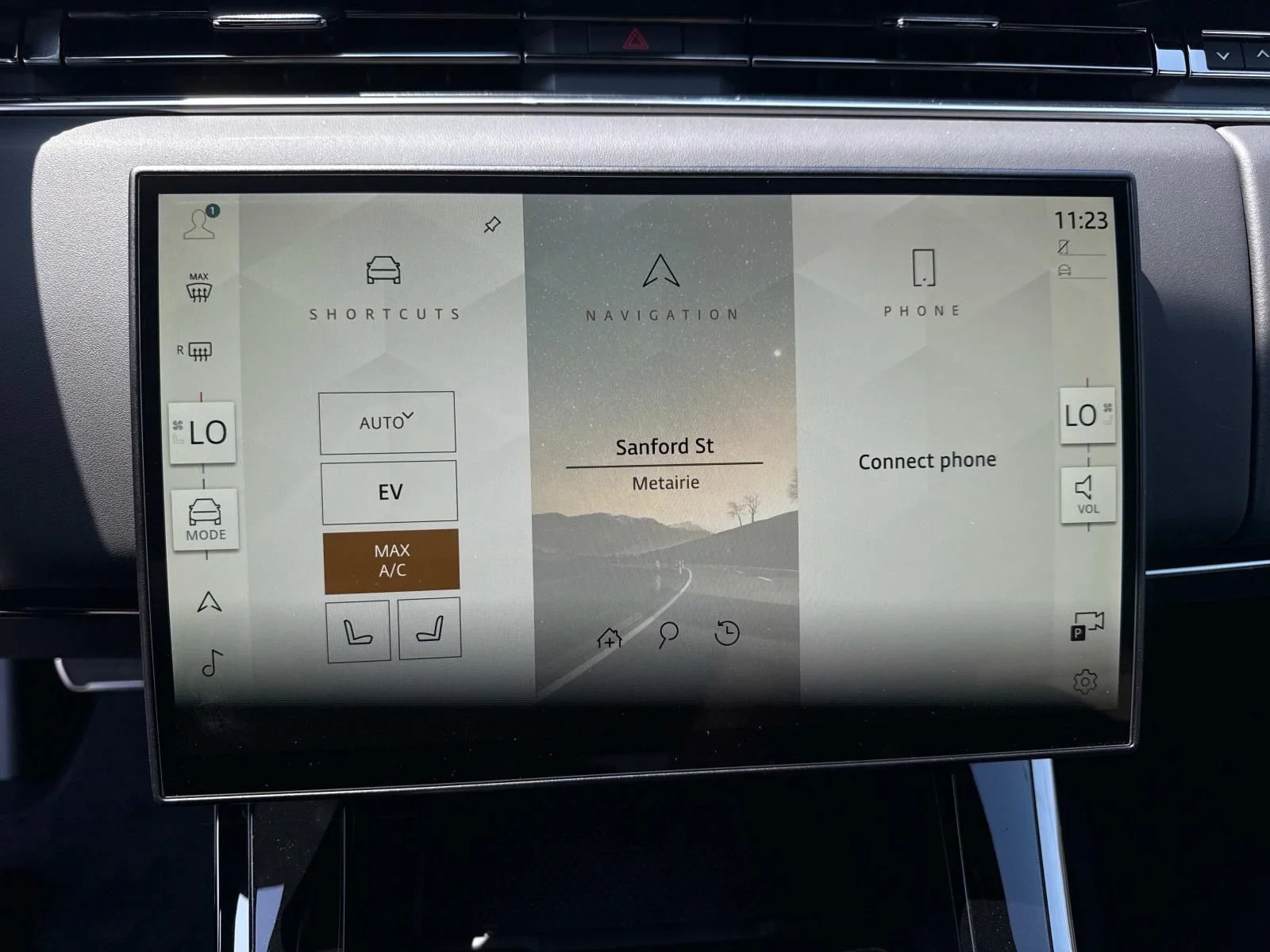New  White Land Rover Dynamic SE image 11