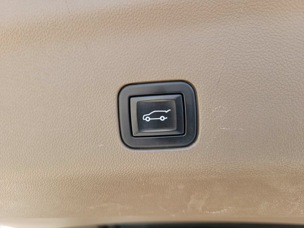 Used 2022 Summit White GMC Denali image 10