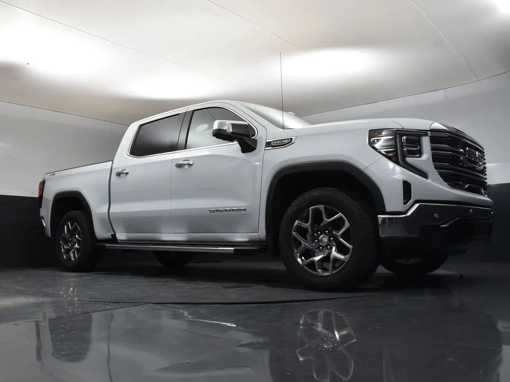 New 2026 Glacier White Tricoat GMC SLT image 38