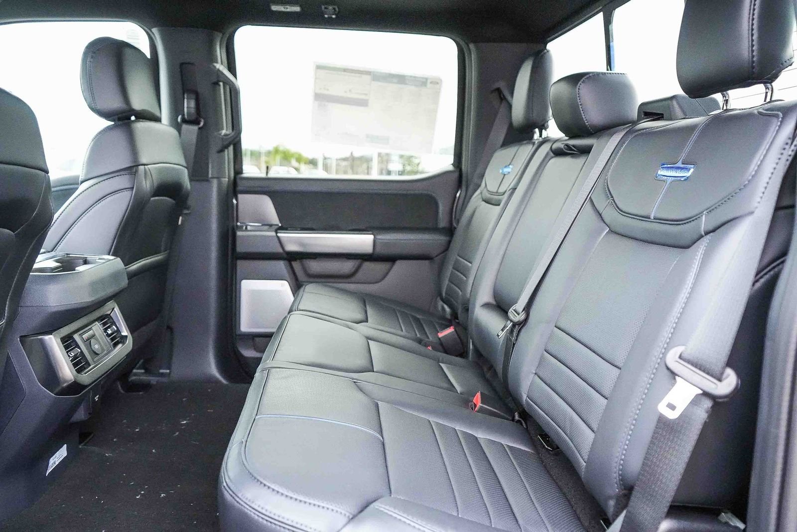2026 Ford F-250 Super Duty Platinum - Photo 18