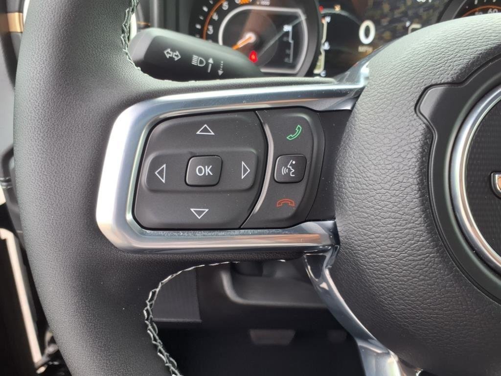 Used 2025 Black Clearcoat Jeep Sahara image 14