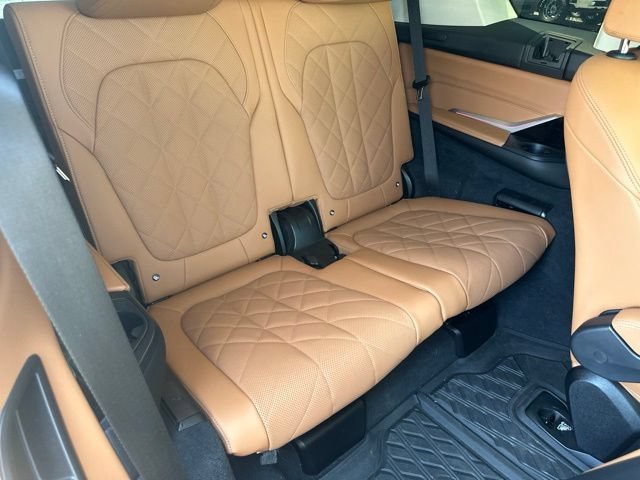 Used 2023 Black BMW xDrive40i image 22