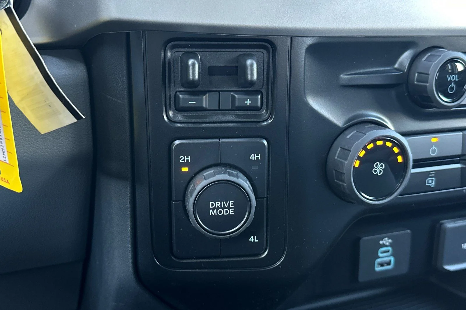 New 2026 Oxford White Ford F-250® XLT image 25