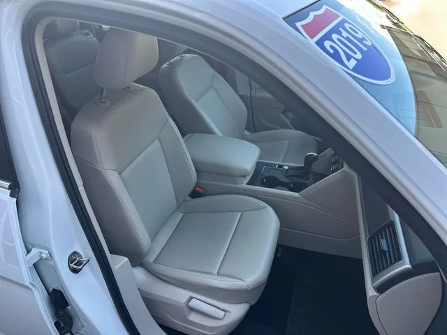 Used 2019 White Volkswagen 3.6L V6 SE image 28