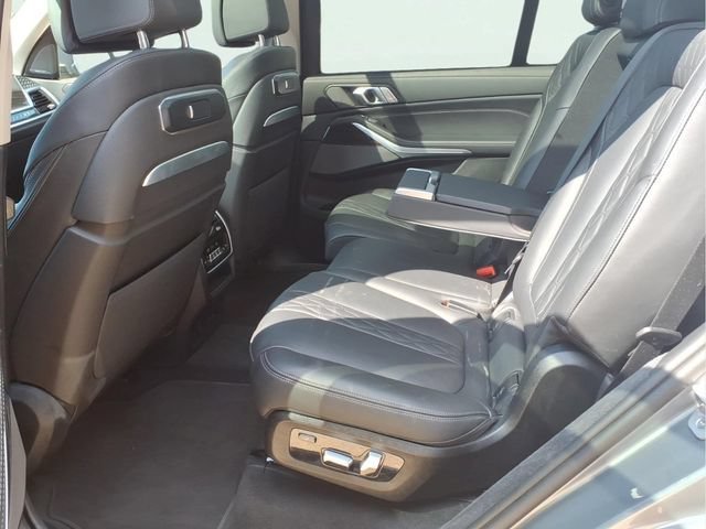 Used 2025  BMW xDrive40i image 19