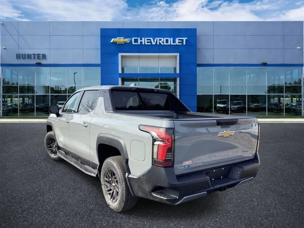 New 2026 Slate Gray Metallic Chevrolet LT - Standard Range image 2