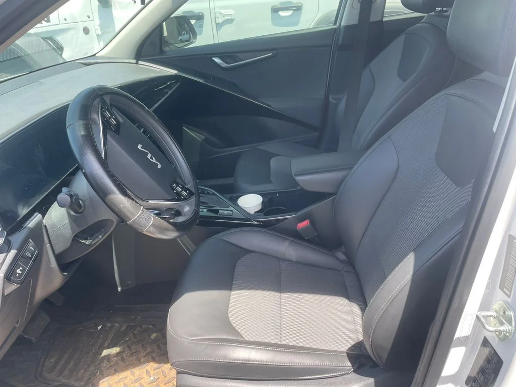 Used 2023 White Kia EX image 9