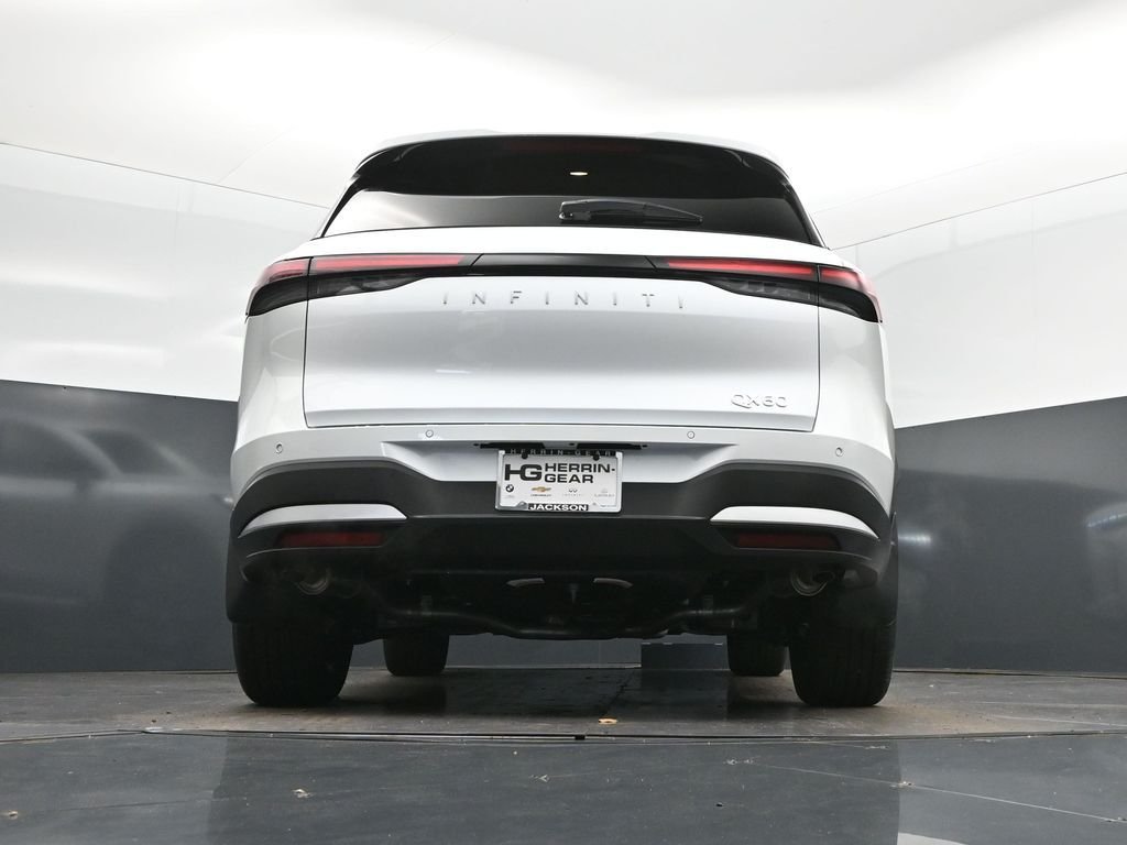 New 2026 RADIANT WHITE INFINITI Luxe FWD image 37